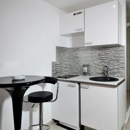 Anita- Heliopolis F 76 - Chic - 2 Personnes * Agde